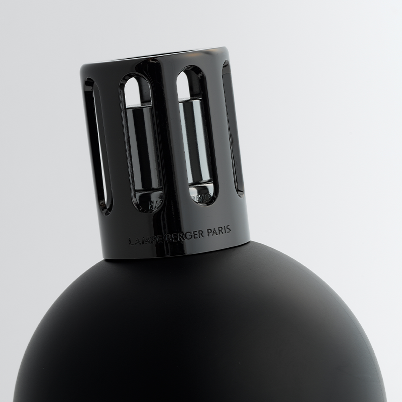 
                  
                    Ball Black - Luftrenser og Duftlampe, Maison Berger
                  
                